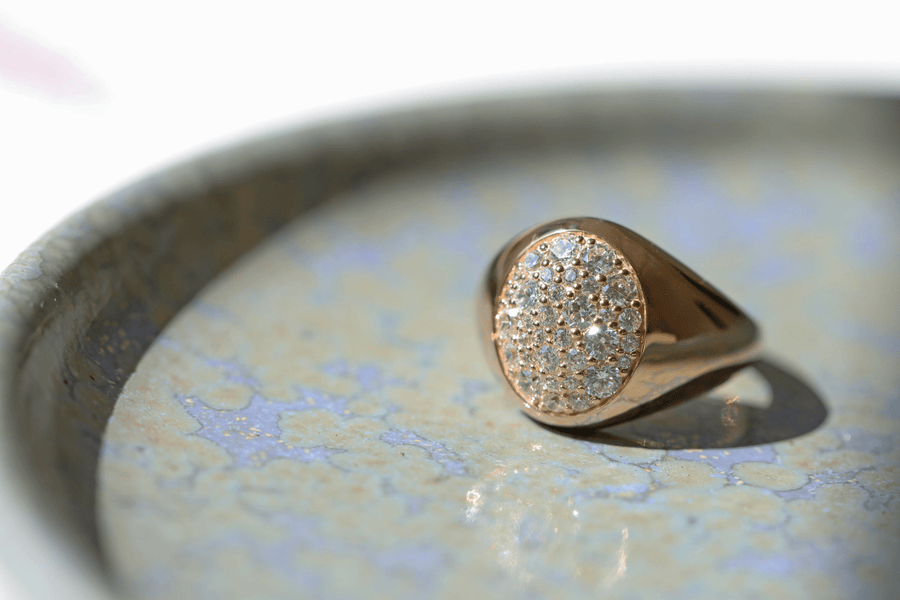 Multipave Signet Ring Top Wesselton Diamond