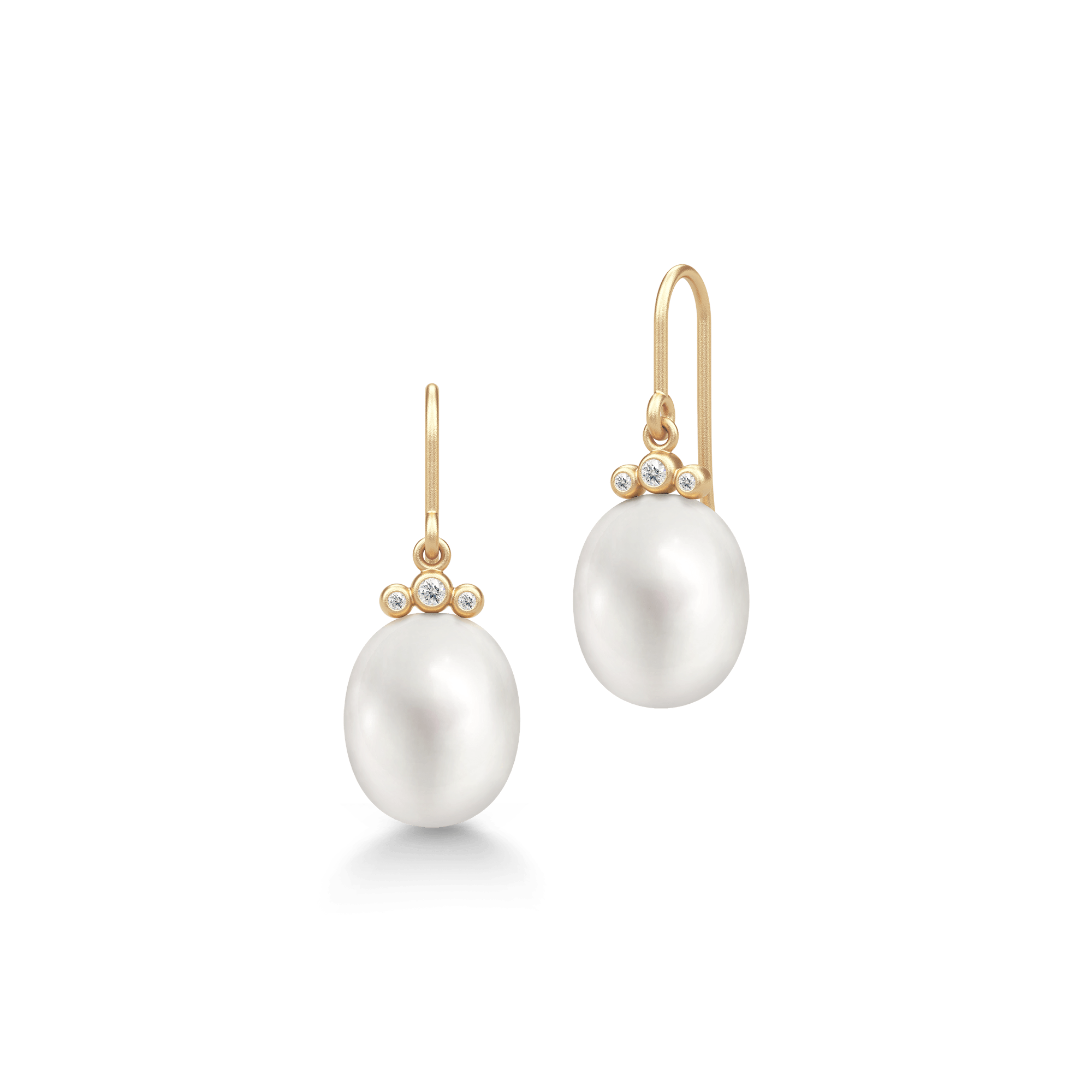 Lovina Earrings GH/VS brilliant cut diamonds and white freshwater pearls