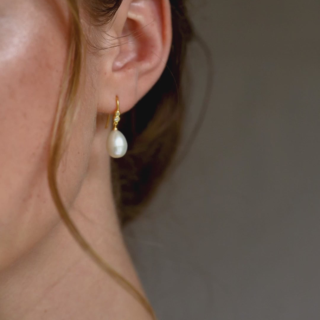 Perla Earrings White Pearl
