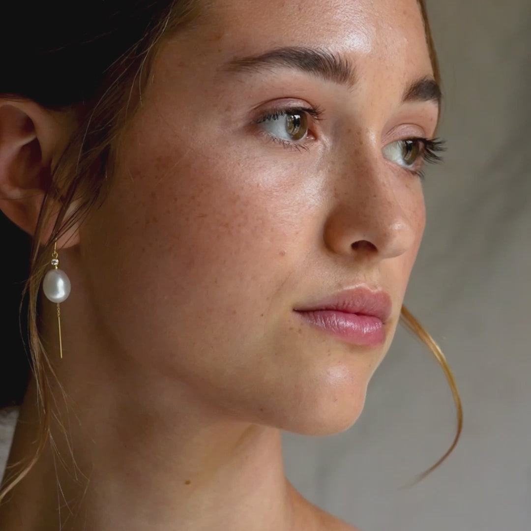 Afrodite Chain Earrings White Pearl