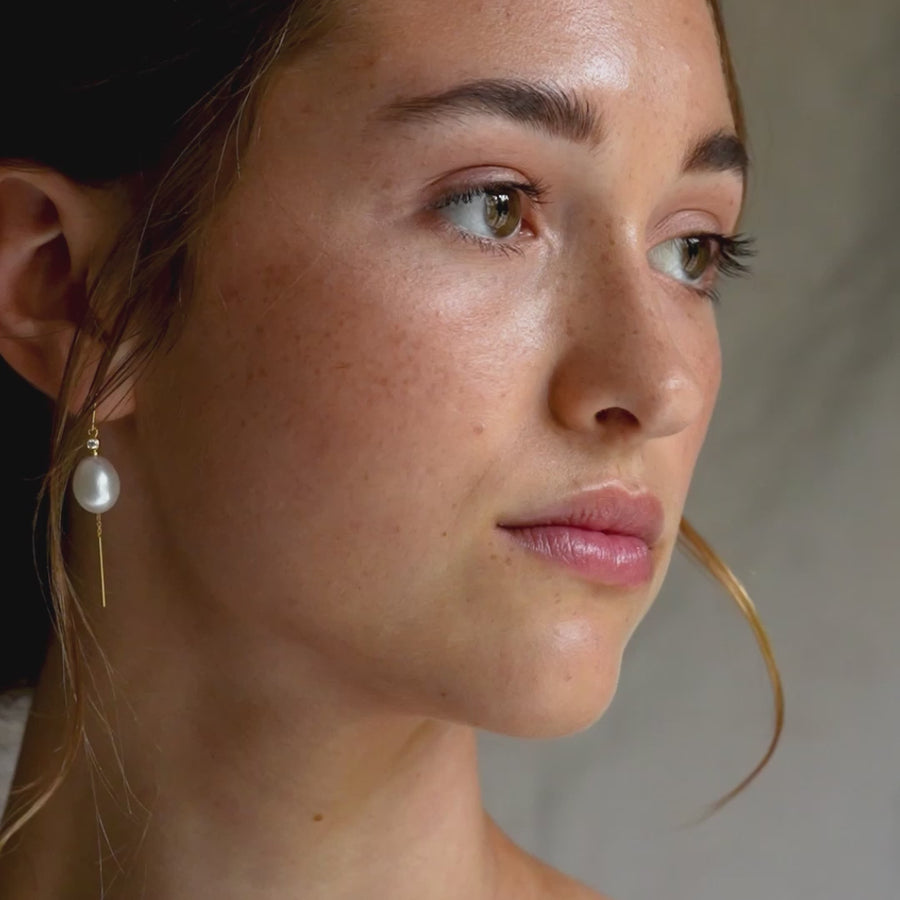 Afrodite Chain Earrings White Pearl