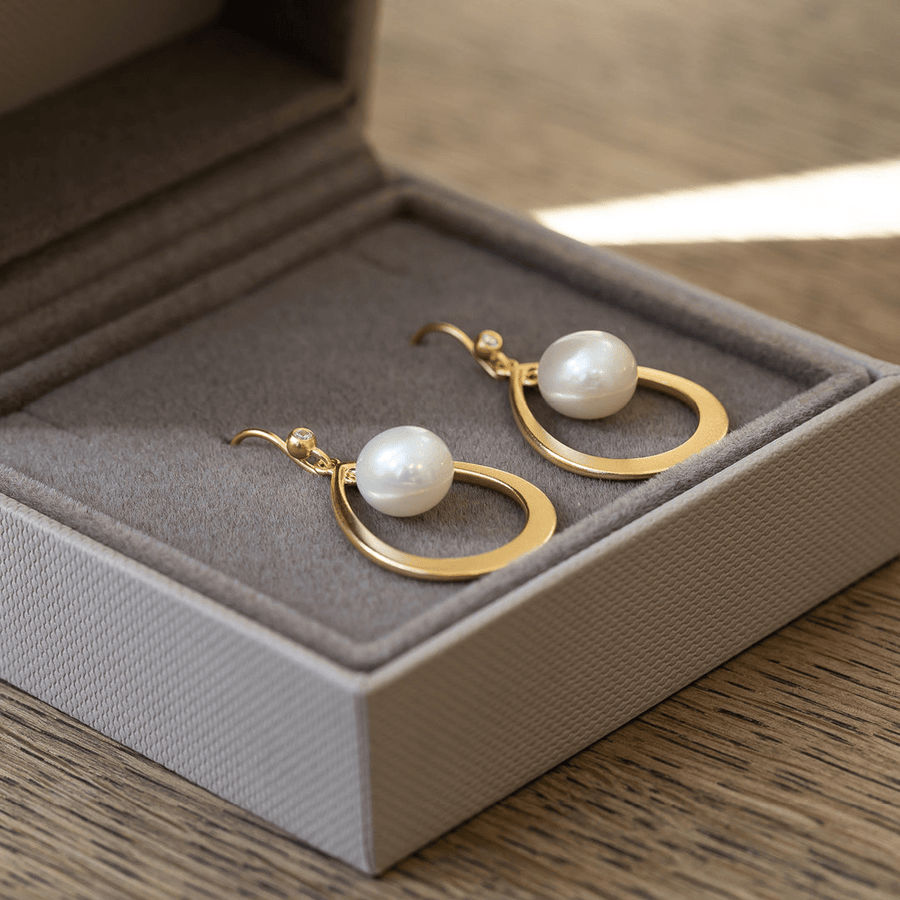 Afrodite Droplet Earrings White Pearl
